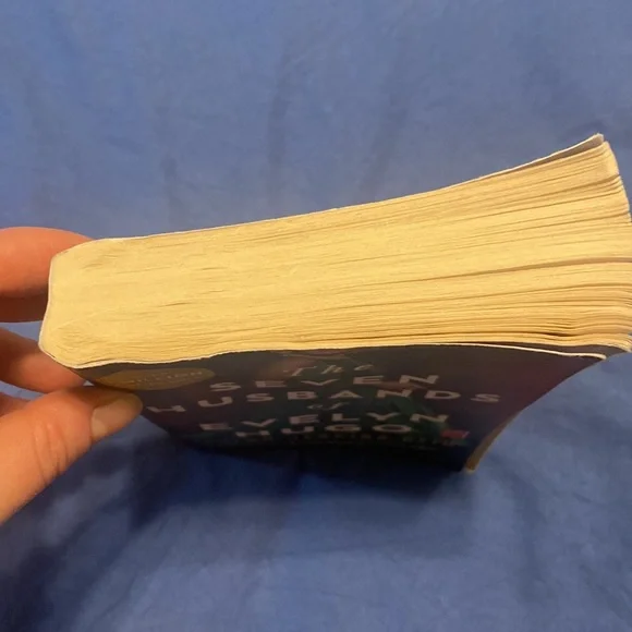 The Seven Husbands of Evelyn Hugo By Taylor Jenkins Reid - Picture 4 of 4